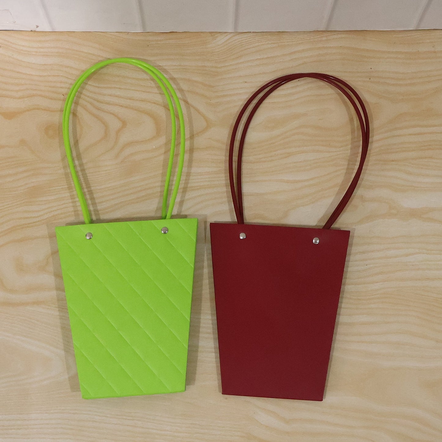 Stylish Foldable Flower Packaging Bag With Handle For Bouquet And Gifting (1 Pc)