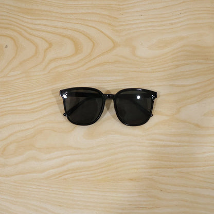 Uv Protection Stylish Black Sunglasses For Men And Women Classic Frame (1 Pc)