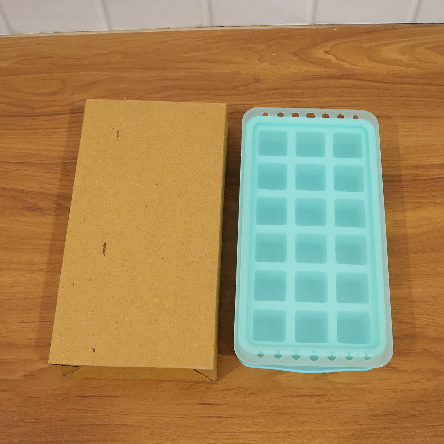 Premium 18grid Pop Up Ice Tray With Lid (1 Pc)